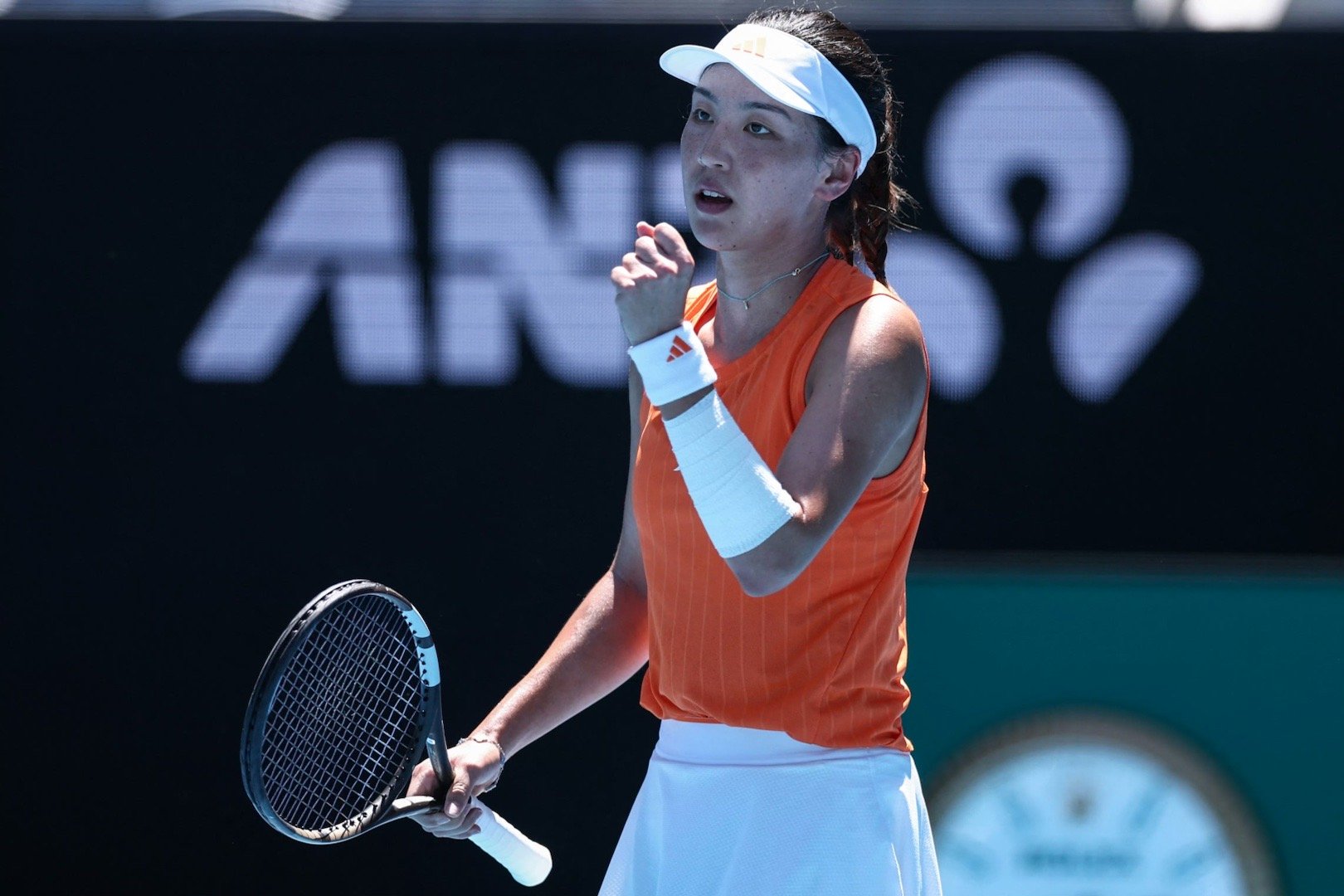澳网2026 女单第三轮，王欣瑜以7-、 6-4击败诺斯科娃，以连克两位种子选手