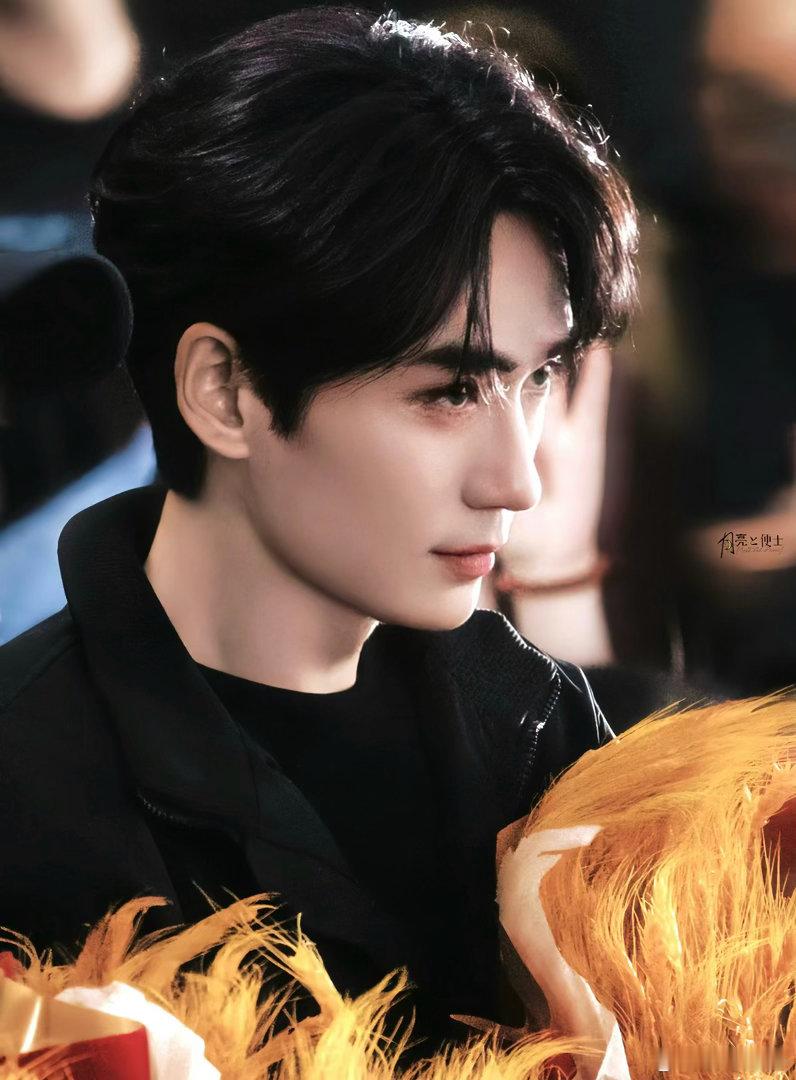 没认出这是朱一龙终于出来了这是不是意味着要进组了朱一龙