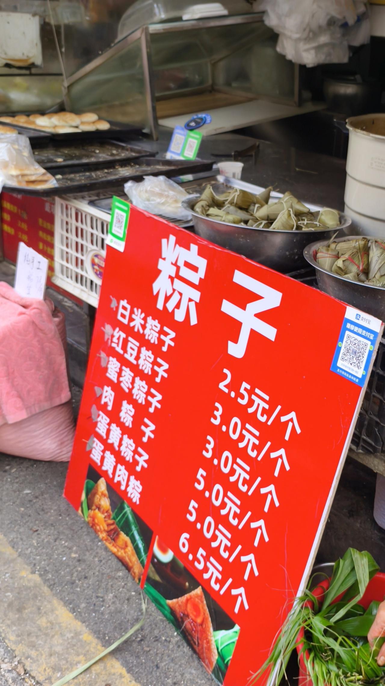 这让我想到真心话茶局，在热闹的端午氛围里，要是约上三五好友来一场茶局就太棒了。大