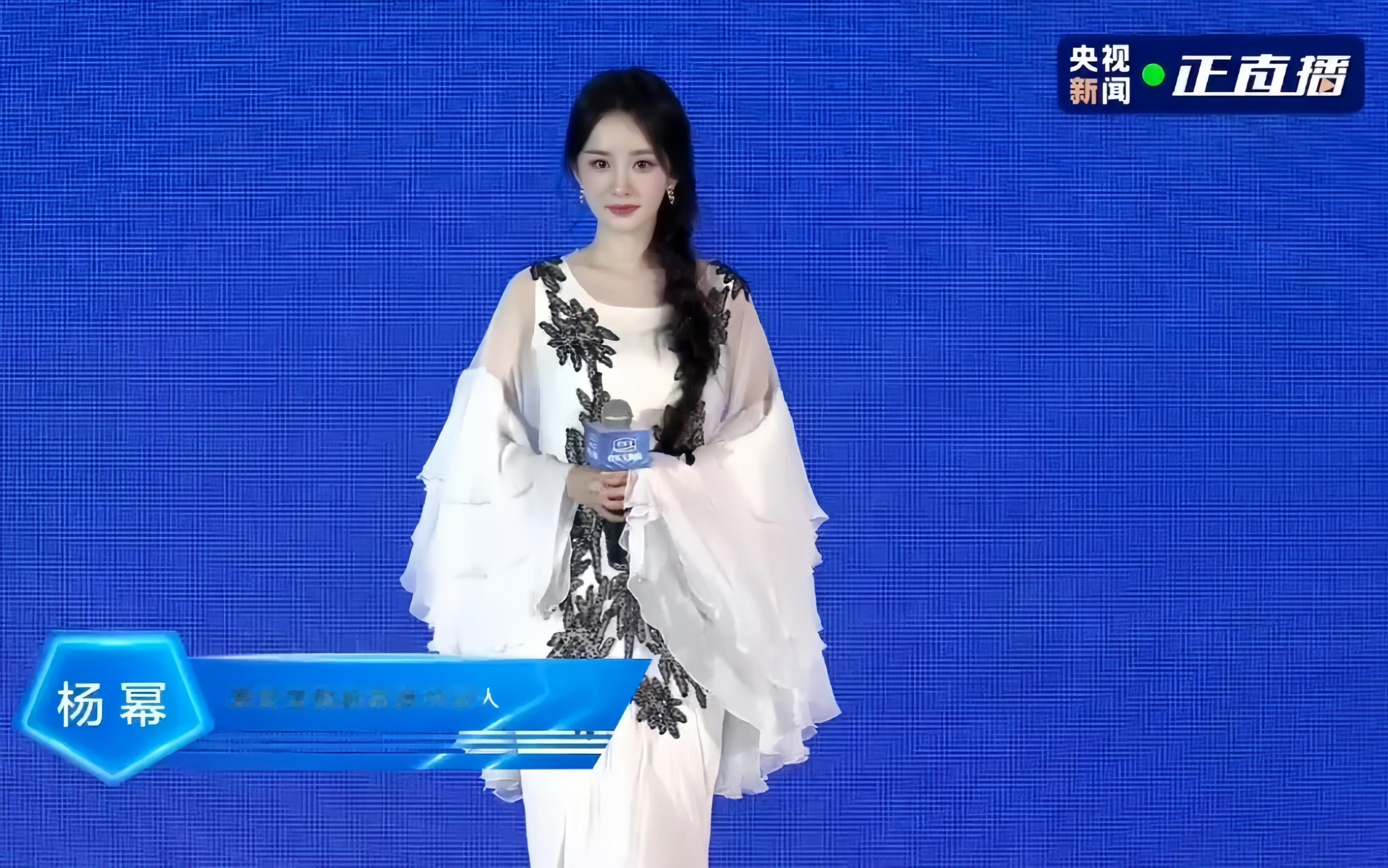杨幂帮妈妈们告别选择焦虑杨幂严选[哇]这张脸就让人很有购买欲！[期待] ​​​