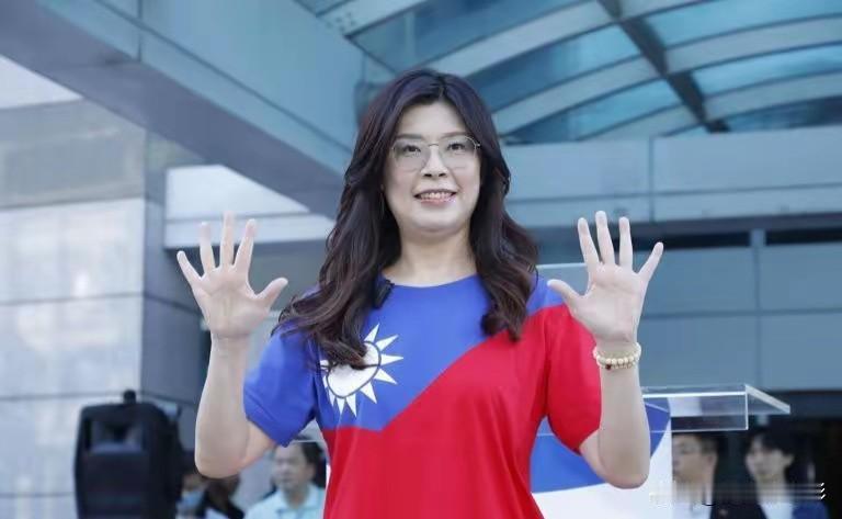 党主席郑丽文两个机构的民调都下滑，现只剩4%支持度！蓝白合受影响，小草普通反对郑