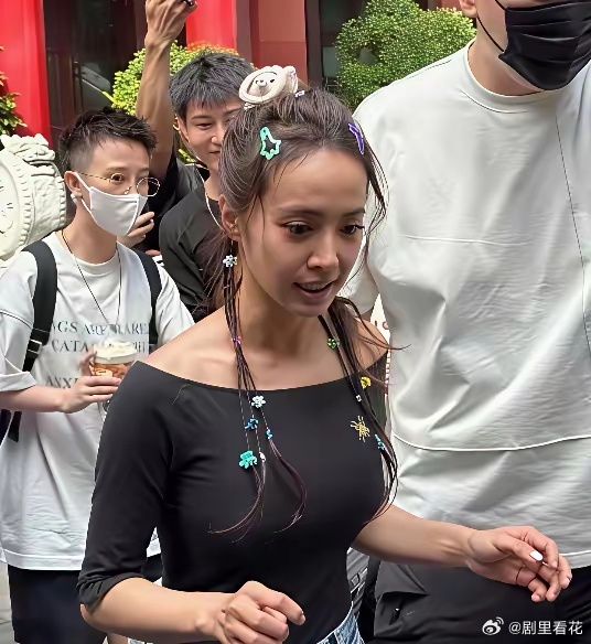 蔡依林状态逆天！45岁却拥有15岁的少女感，娇小身材曲线完美，元气满满。 ​​​