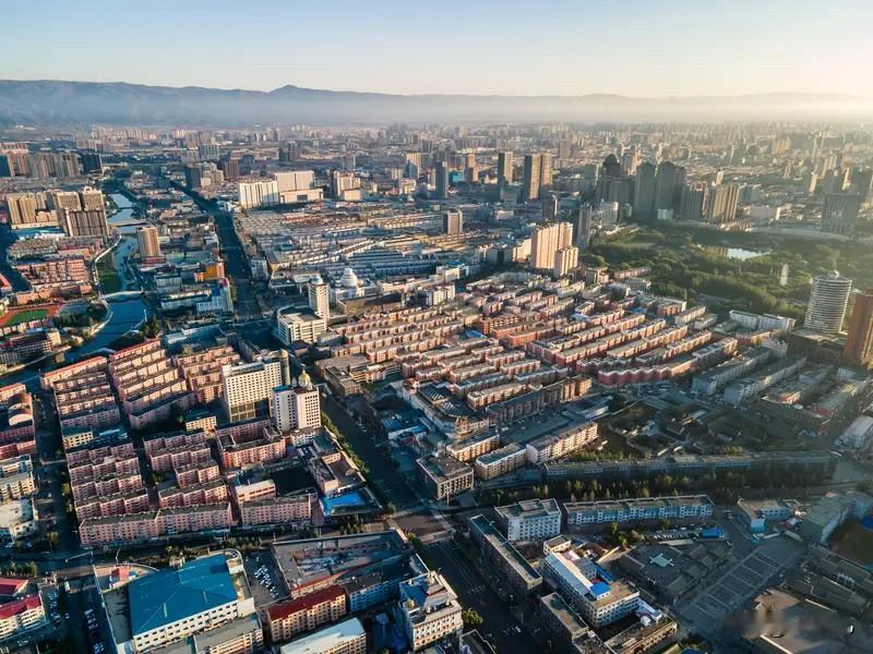 呼和浩特楼市：

统计局7月房价数据显示，当地新房环比仅微跌0.1%，二手房环比