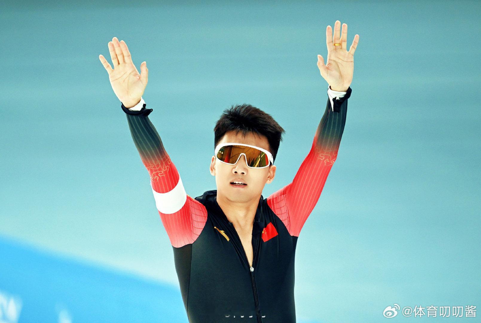 中国冬奥开幕式旗手连续两届来自速滑 米兰冬奥会中国体育代表团宣布，中国代表团开幕