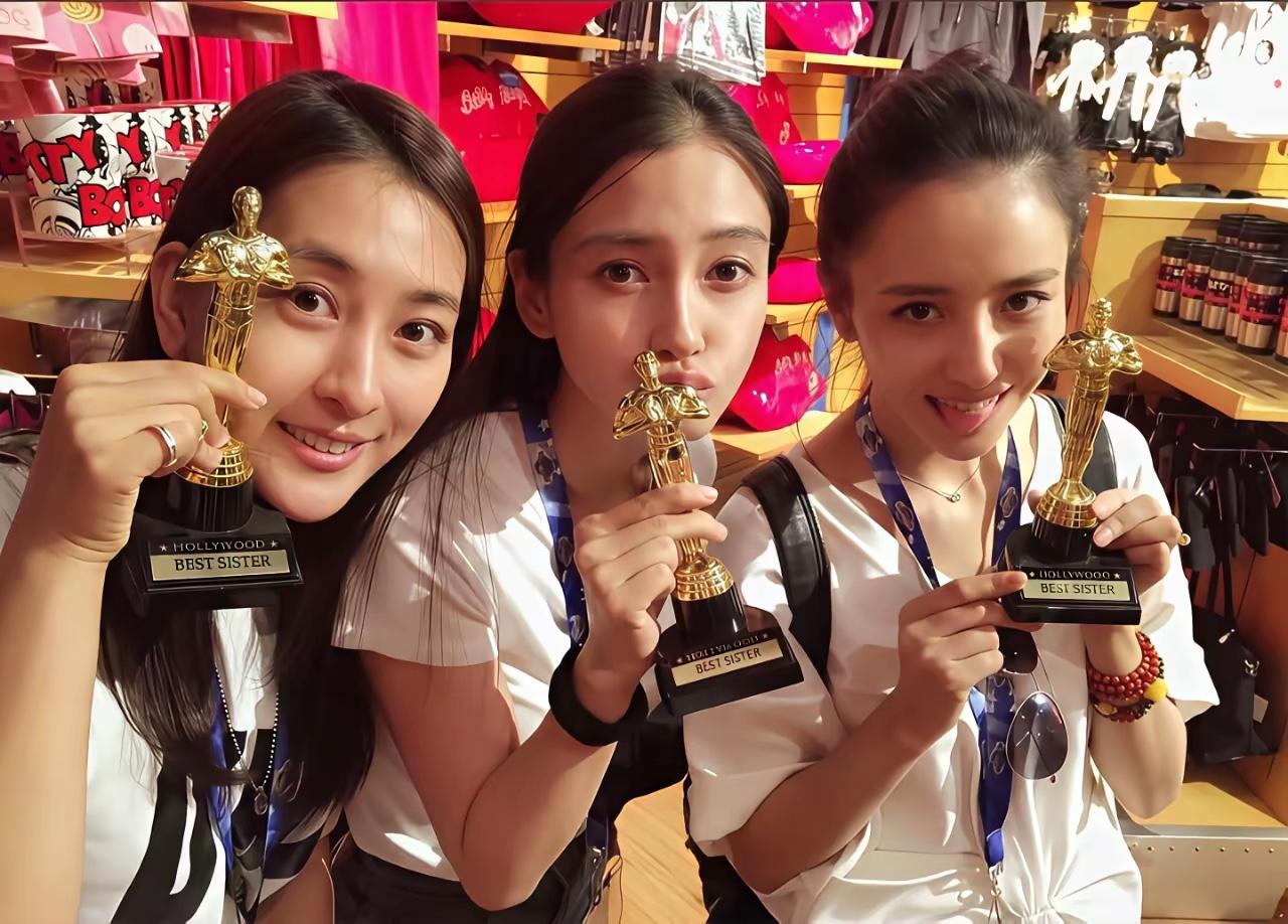 杨颖佟丽娅我认识，另一位美女是谁