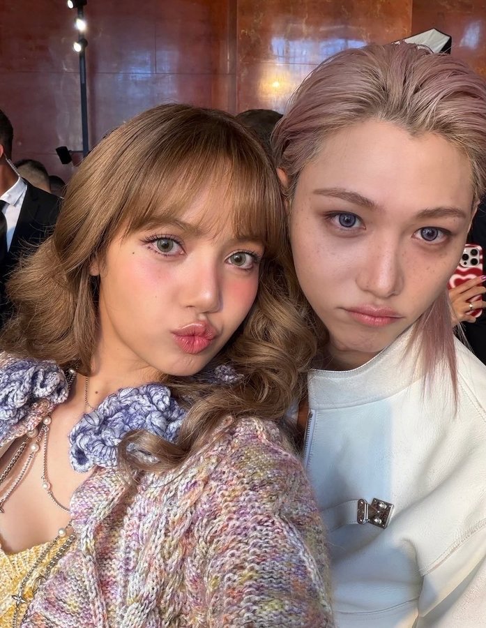 【twi】很华丽风的Lisa✖️Felix自拍 ​​​