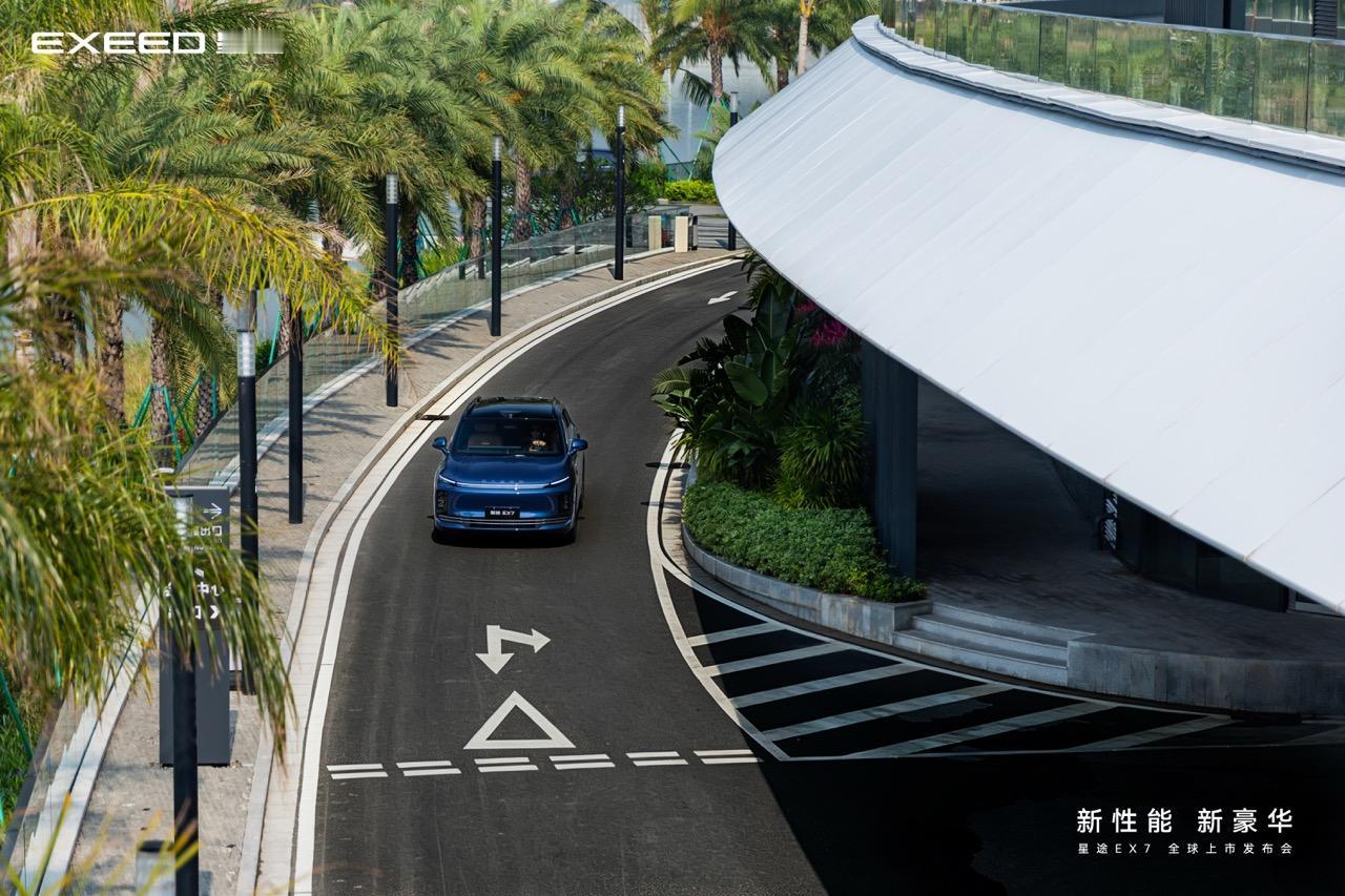 《星途EX7上市 性能豪华大五座SUV》
说实话，看到"陆上专机"这个提法，我第