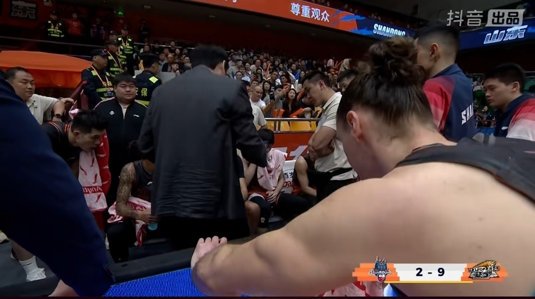 看来看去，辽篮最缺的锋线3D球员，有一手三分和防守那种。辽宁男篮辽宁男篮