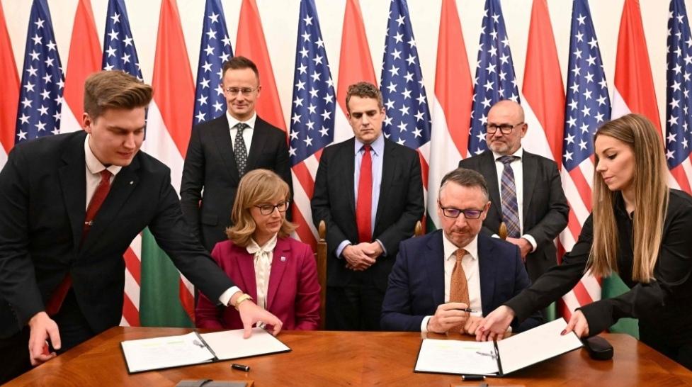 能源大转向！匈牙利签6亿美元美气协议 核燃料也换美国造
 
12月16日，匈牙利