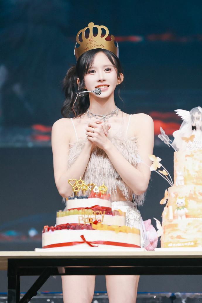 段艺璇工作室周年庆生 一周年只是起点不是终点，未来还有无数舞台和惊喜，在慢慢等待