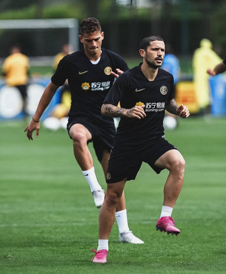 塞巴斯蒂亚诺·埃斯波西托：“在国米时我身边有一群现象级的前锋，但那段时间里和我共