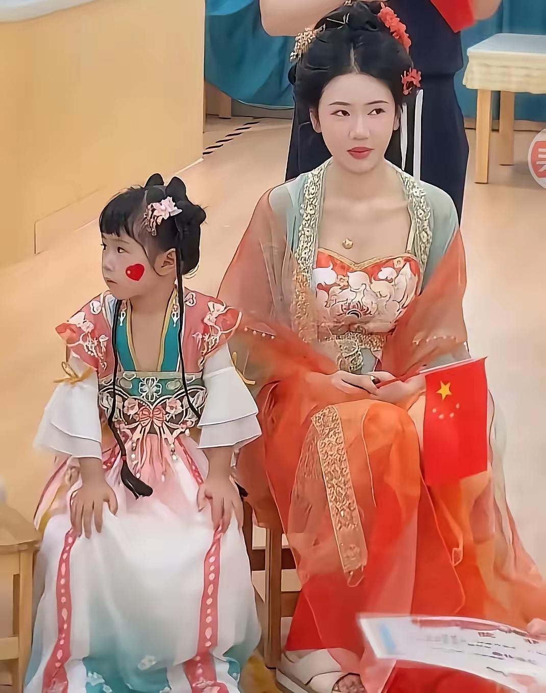 那一天，幼儿园通知“盛装出席”，我当真了！

老实说，我到现在还经常想起那天早上