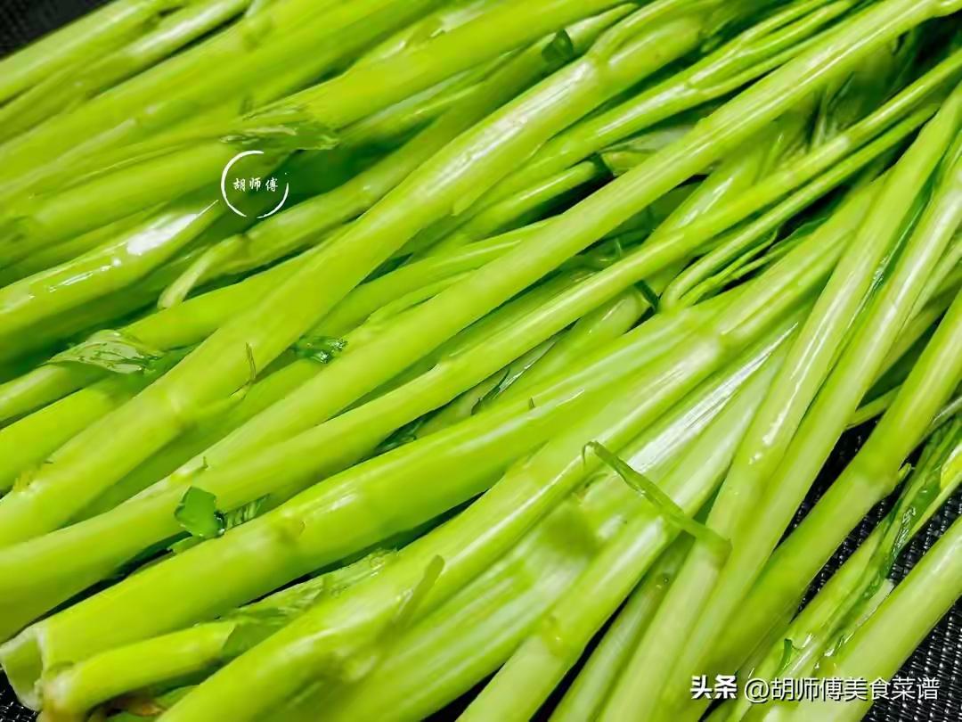 钙是番茄20倍，春天遇到这菜我从不还价，随手一炒，营养又解馋！

钙是番茄20倍