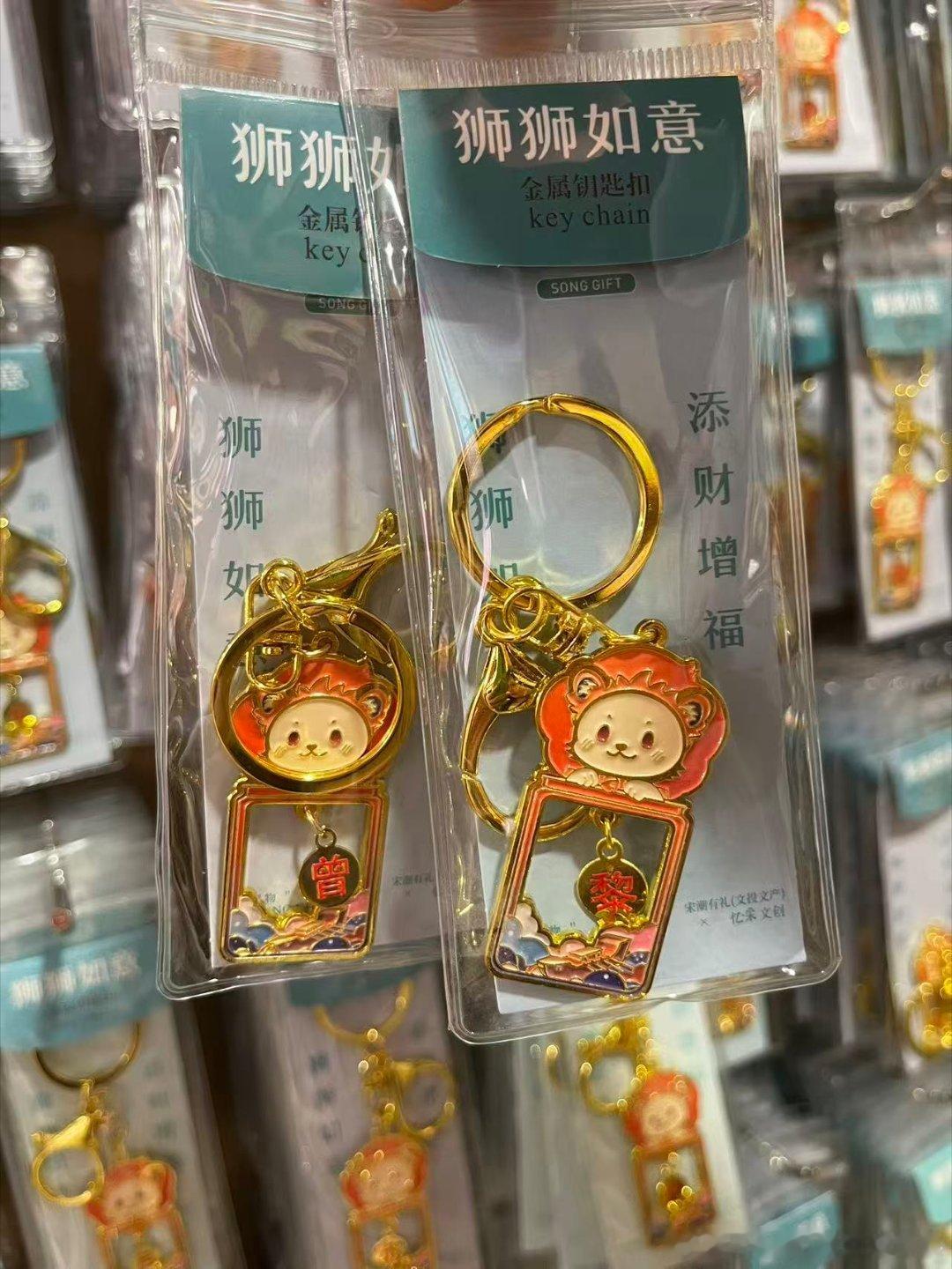 曾黎 出去玩买纪念品的时候一看就看大姐你名字了 