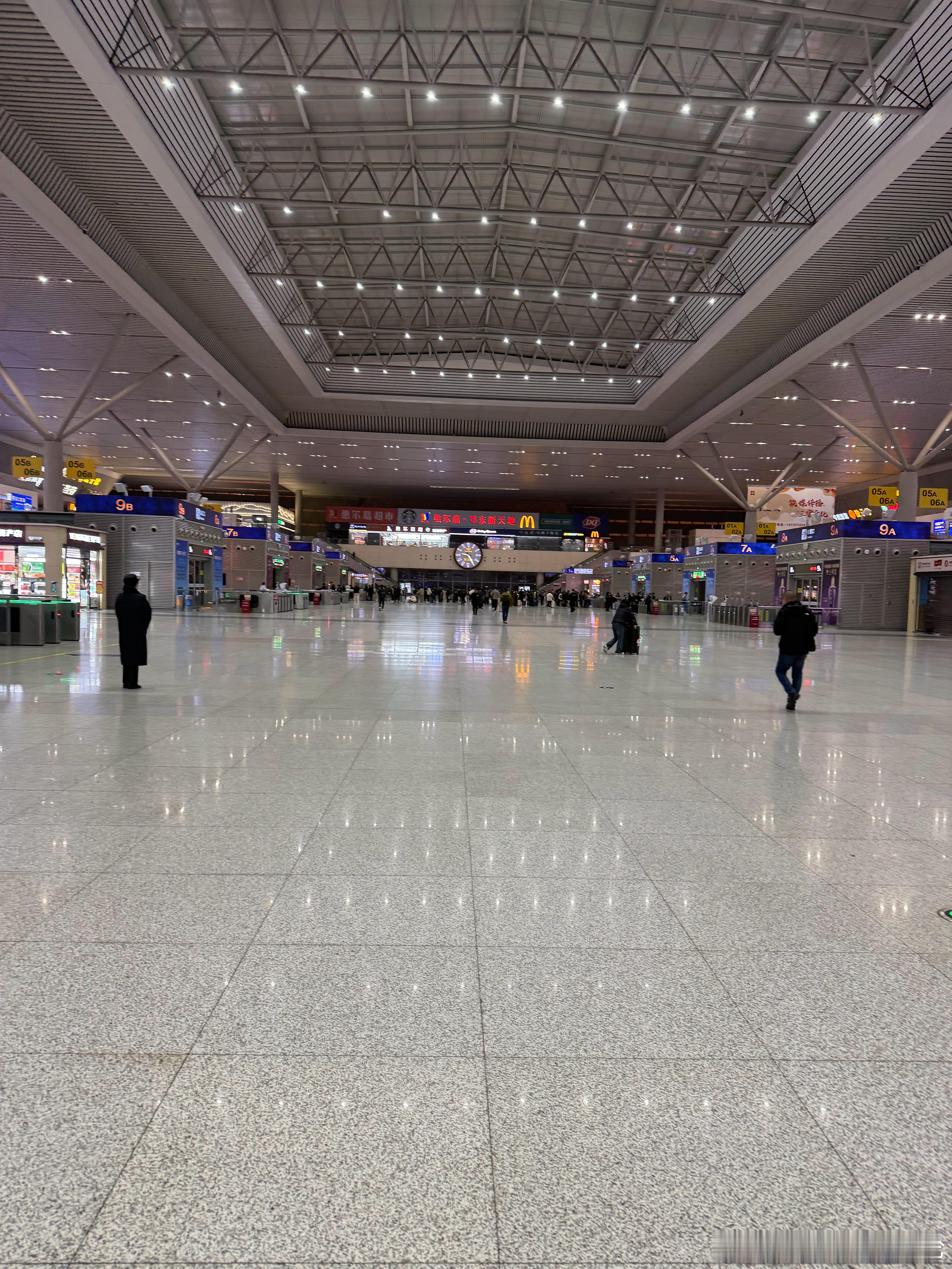 下播，瞬移到车站！ 郑州·郑州东站