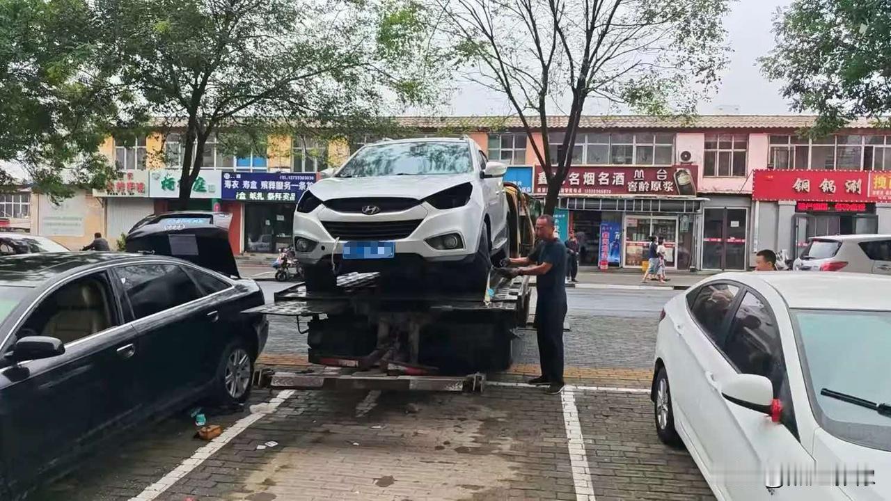 邯郸城管大动作，全城清理502辆“僵尸车”，以后常态化管理！
 
长期霸占路边车