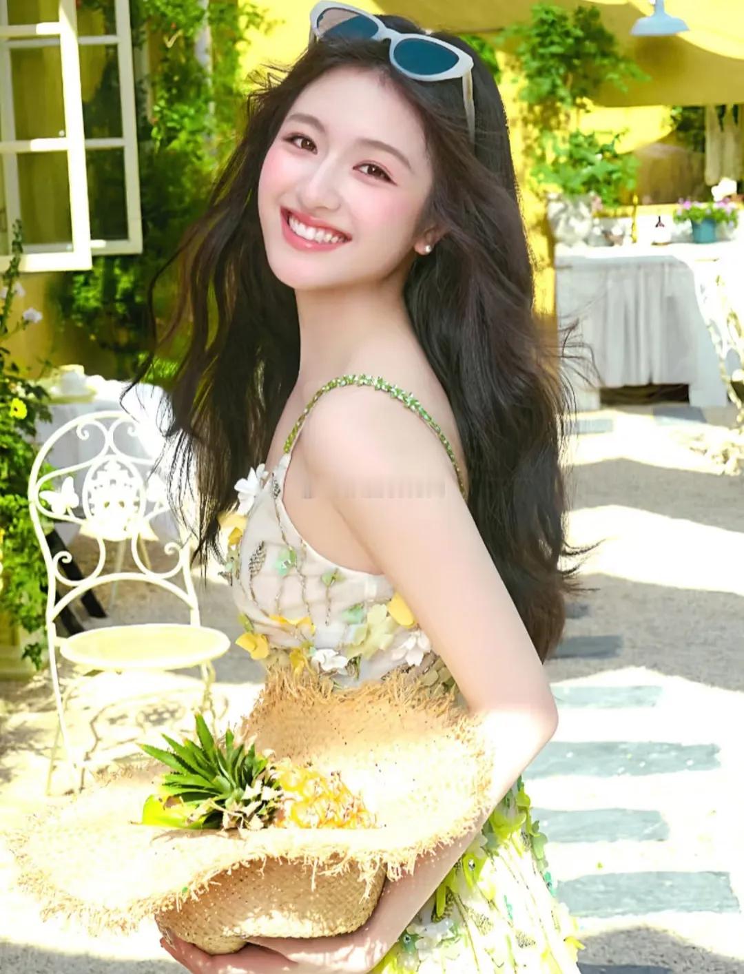 网友爆料李兰迪没公司递本子了这波对比确实扎心：李兰迪卡在95花“中腰部瓶颈”，遇