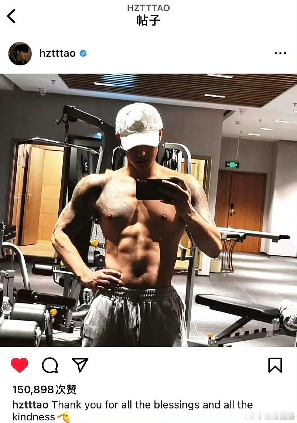 #黄子韬回复鹿晗#  8月13日晚，黄子韬在个人社交媒体晒出腹肌照🎥，鹿晗在评