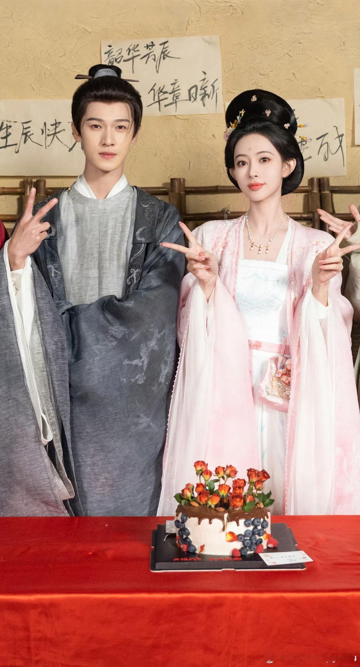 昀牵孟绕  孟子义李昀锐一起看代拍 啊啊啊啊啊啊啊啊啊啊 