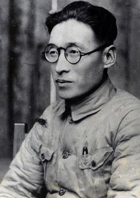 1949年，刘伯承出任南京市长，上任后，一个双腿残疾的中年男子求见他，刘伯承听到