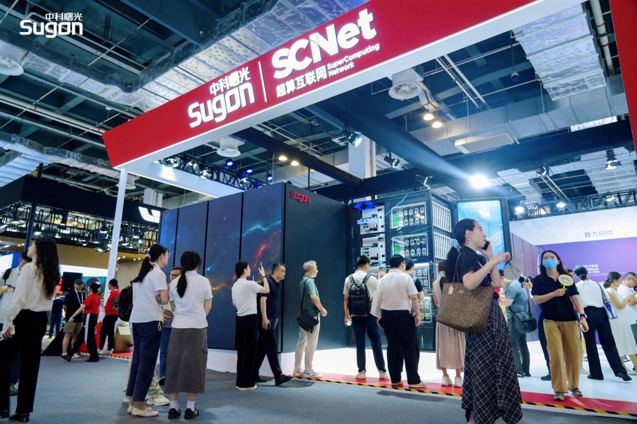 一文带你读懂WAIC 2026两大算力顶流
现在的算力集群比拼，早就不是堆芯片的