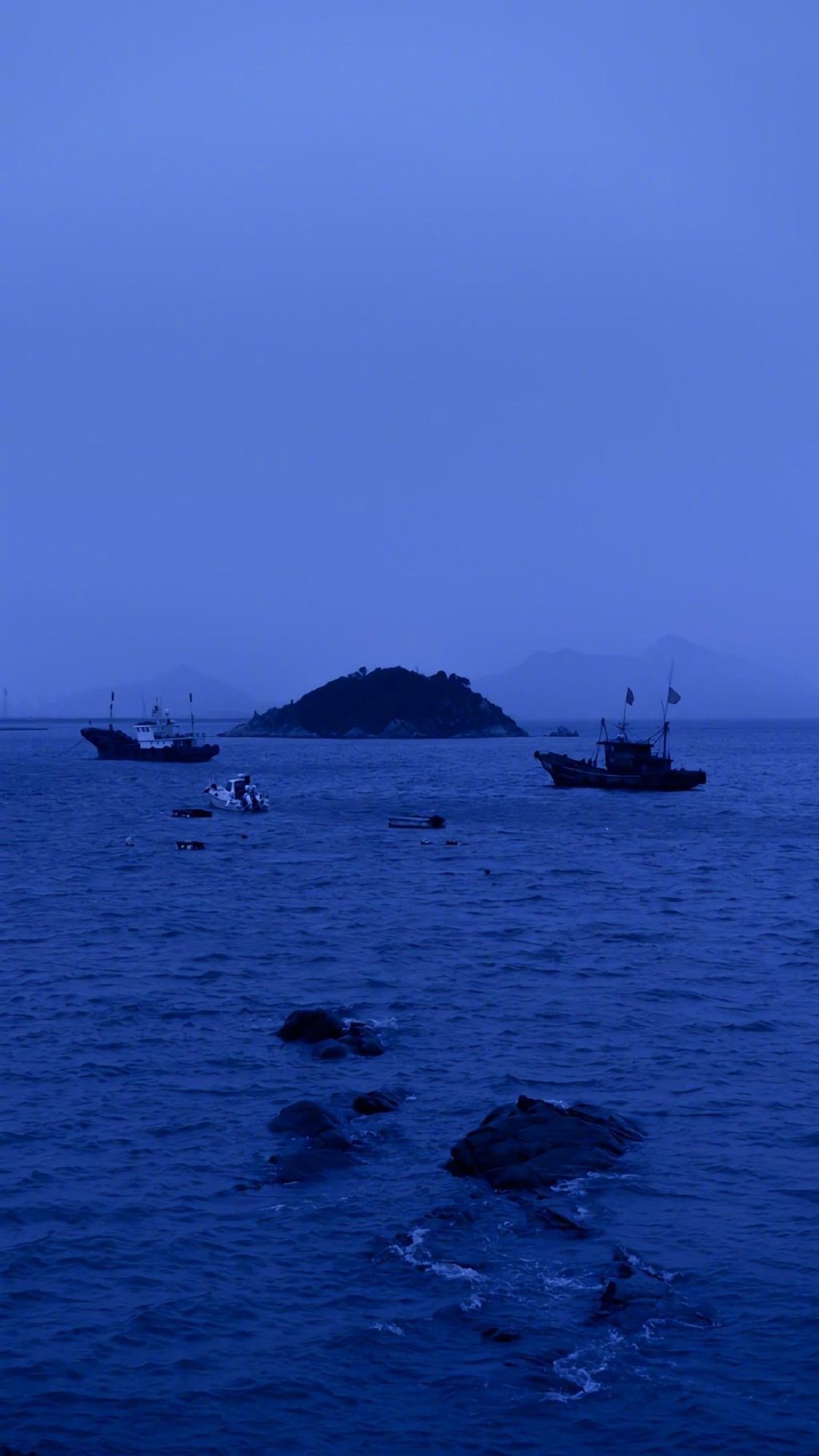 约着见一面，就能使见面的前后几天都沾着光，变成好日子。——钱钟书