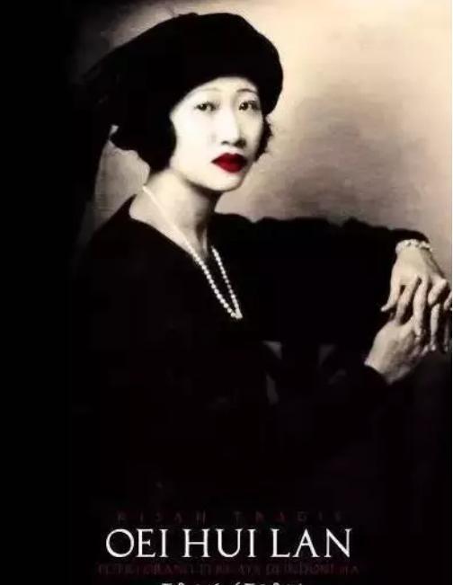 一天，顾维钧正在朋友家打牌，妻子黄蕙兰怒气冲冲地闯入，拿起桌上的一杯茶水，猛地泼