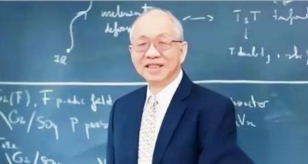 “遮羞布被扯掉了！”美籍华裔数学家丘成桐曾直言：中国的数学水平比美国落后了80多