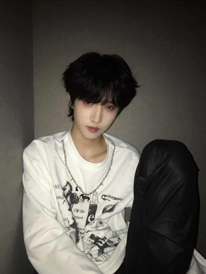 童禹坤的眼睛好有男鬼阴湿感