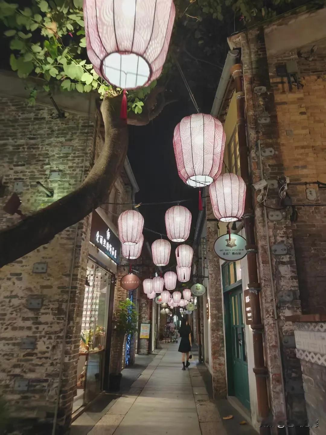 医学博士容易就业吗？容易也不容易，得看专业方向。医学博士毕业有几种选择，我家的小