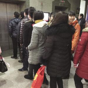 去一个单位参加全省视频会，直接对这个单位的一个女同志无语了。
这个单位是十二层的