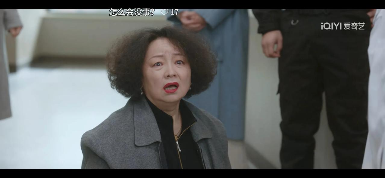看到尤晓莉妈妈来医院，把人气的不行，两个女儿在她眼里就是个这？即使不是亲妈，也做