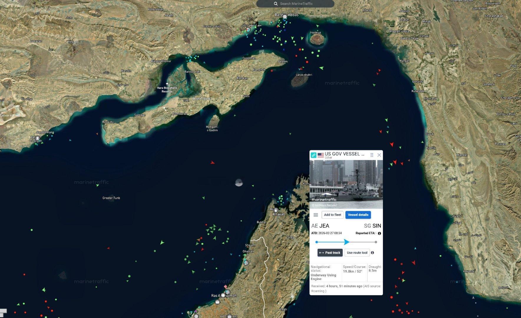 目前已经撤出去了……美军驱逐舰迈克尔·墨菲号（DDG-112）似乎趁着停火冲进霍
