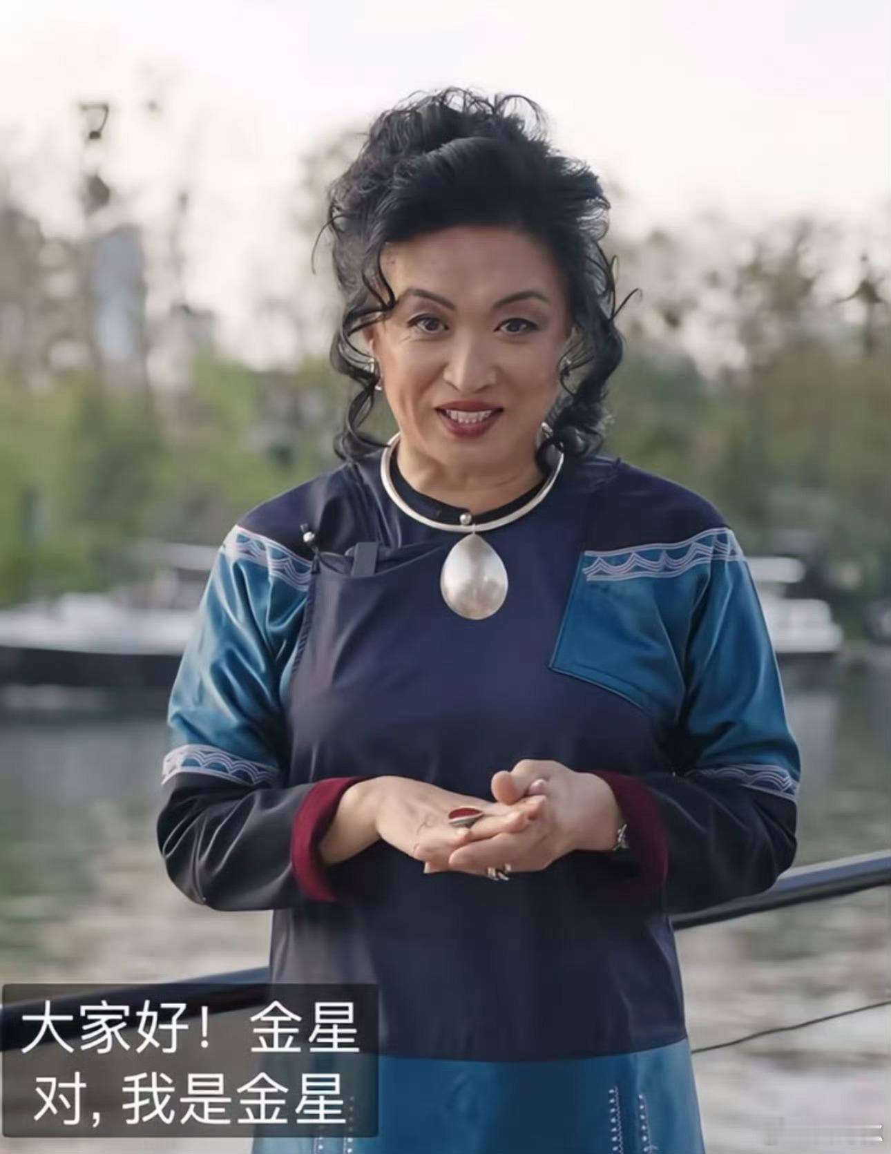 金星现身法国塞纳河畔，宣布开播《金星秀》国际版重新跟观众见面。 ​​​
