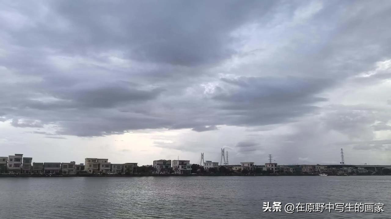 生活就像一场漫长的旅行，偶尔会遇到风雨，但也总会有阳光穿透云层。那些不期而遇的温