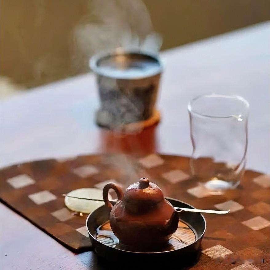 喝茶,一定要懂茶吗?

有些茶入口并不惊艳。没有扑鼻的香，没有霸道的韵，只是温温