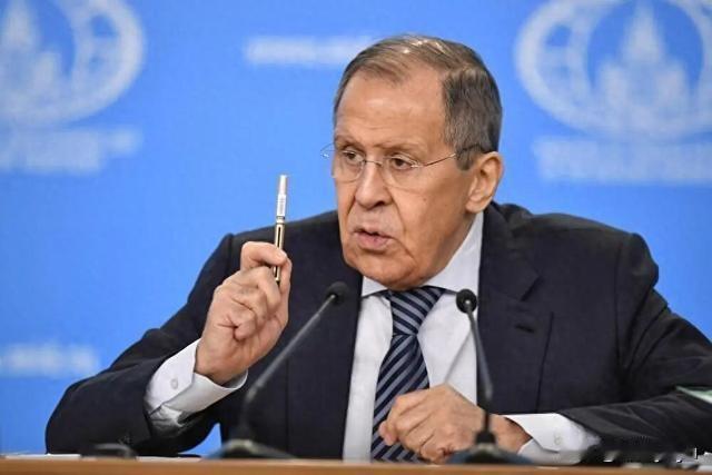 拉夫罗夫刚说完北约“完蛋”，集安组织自己就裂了
4月20日，拉夫罗夫走上讲台，除