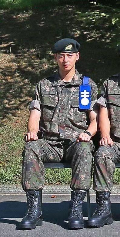 [嘻嘻][嘻嘻]车银优被正式任命为见习连长车银优正式被任命为见习连长车银优被正式