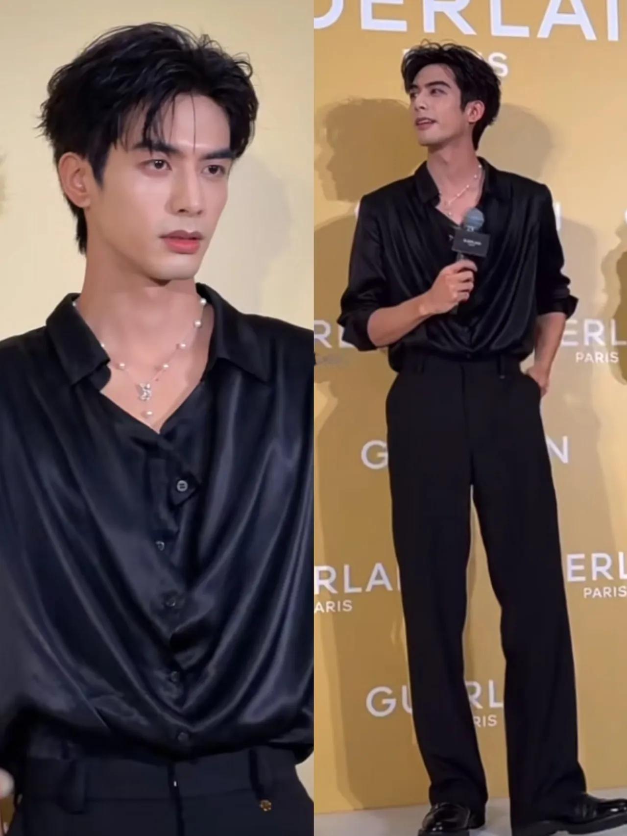 奉劝男明星真的别轻易整容，看看宋威龙就懂了！
 
6月6日他空降广州太古汇参加品