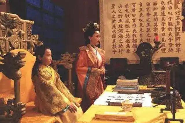 三度垂帘听政，扶立六帝，最不想掌权的女人，却被迫掌权40年。任谁也想不到东晋王朝