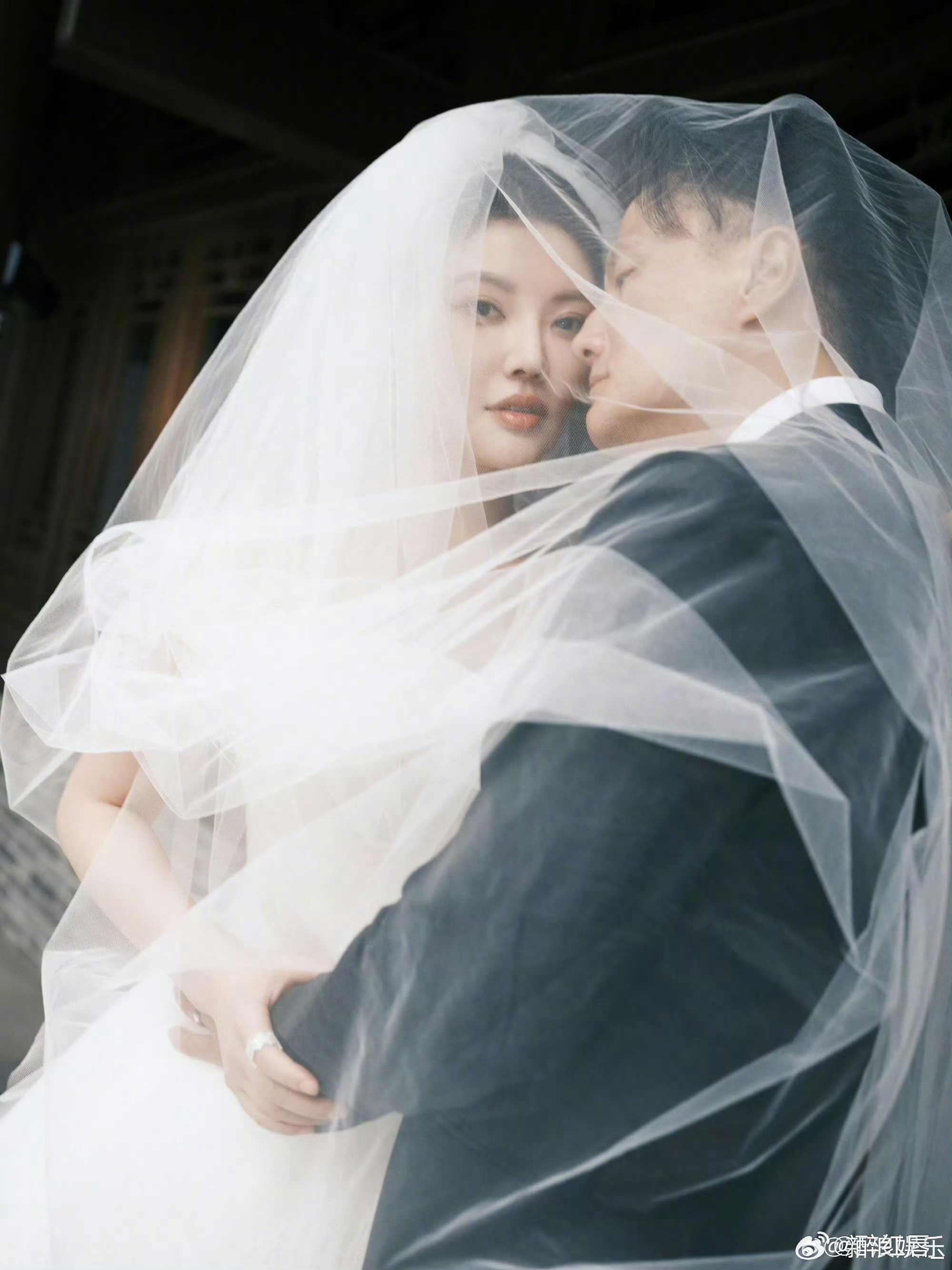 50岁尹子维婚后状态 看到尹子维婚后的样子直接感叹，这变化也太大了吧，以前那种凌