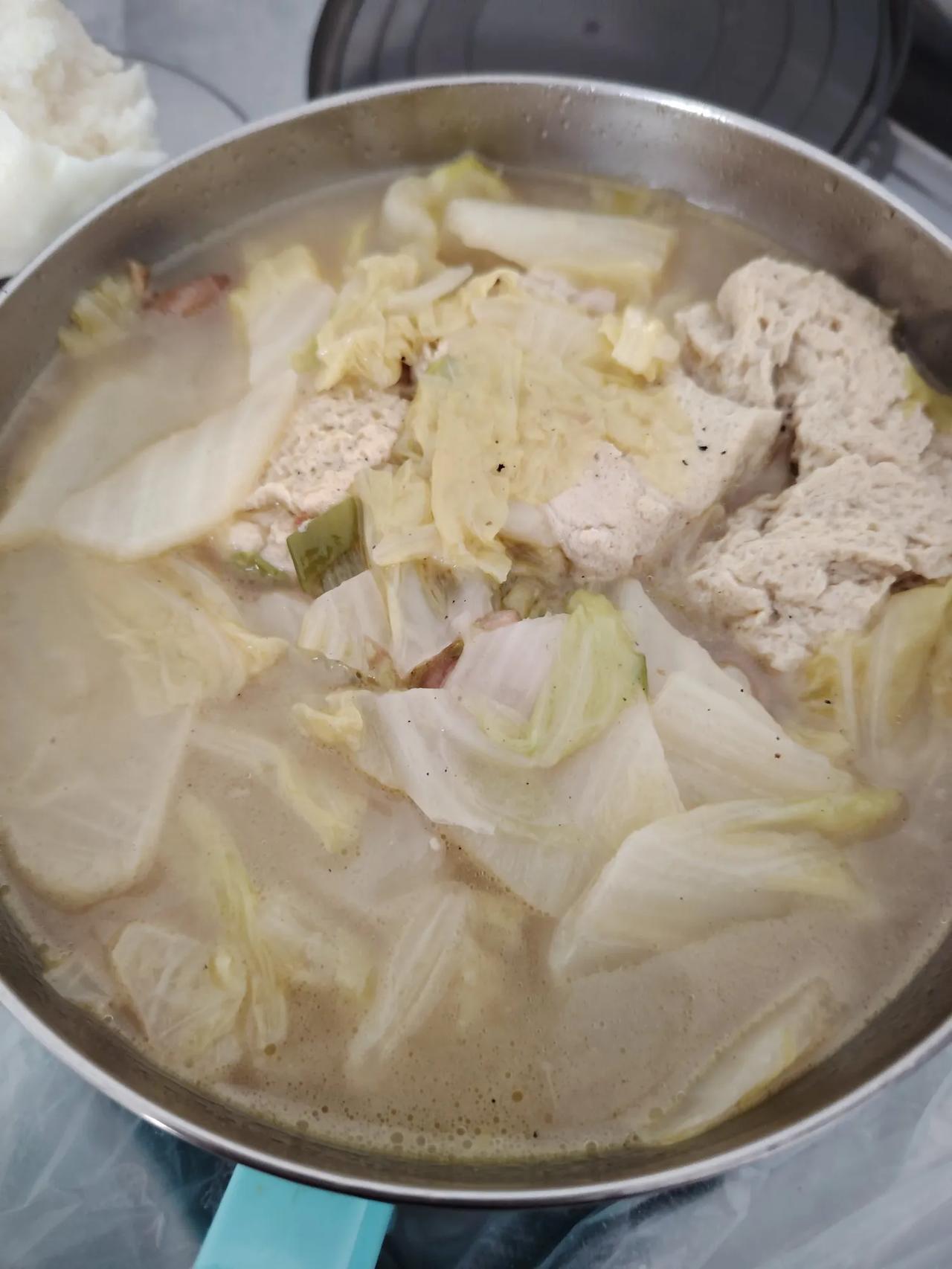 猪肉白菜炖冻豆腐，好吃实惠[赞]