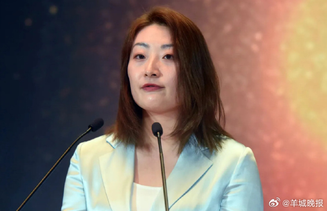【#宗馥莉陷资产纠纷被起诉#，三名原告自称是同父异母弟妹，要求冻结18亿美元账户