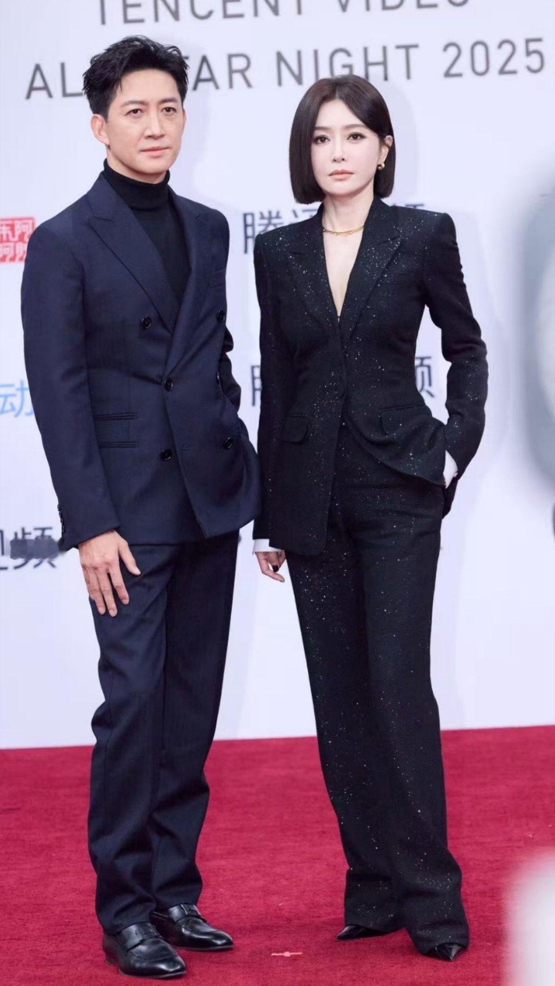 星光大赏红毯 秦岚生图🈶秦岚红毯造型演了部双女主戏星光大赏红毯