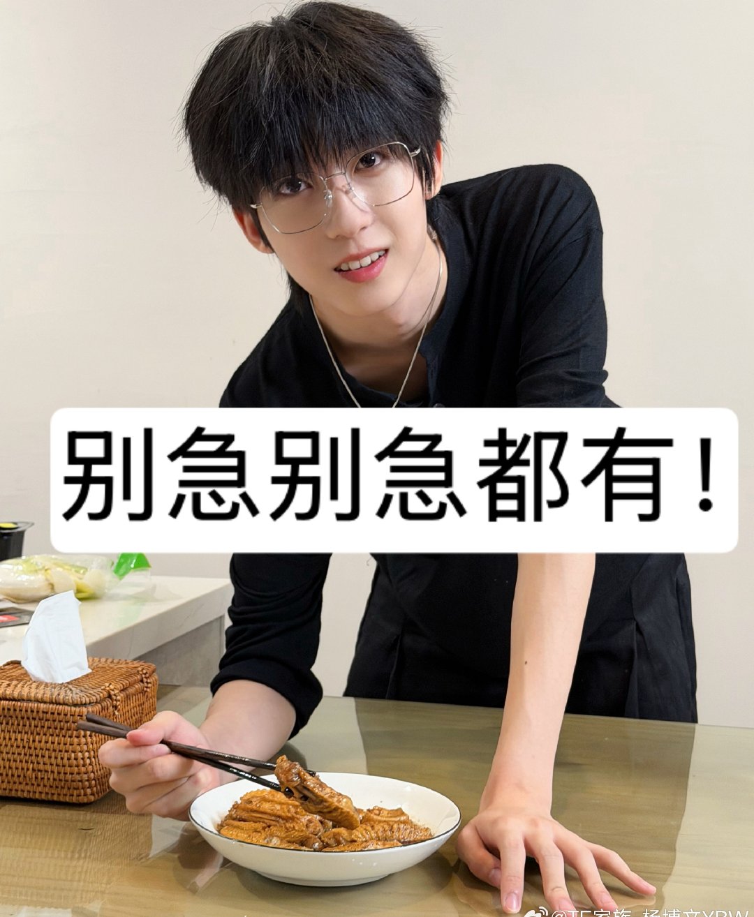 博大人亲临施粥现场🈶