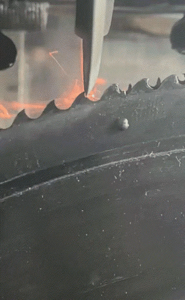 砂轮修复锯齿，功夫都藏在细节里，太丝滑了。 