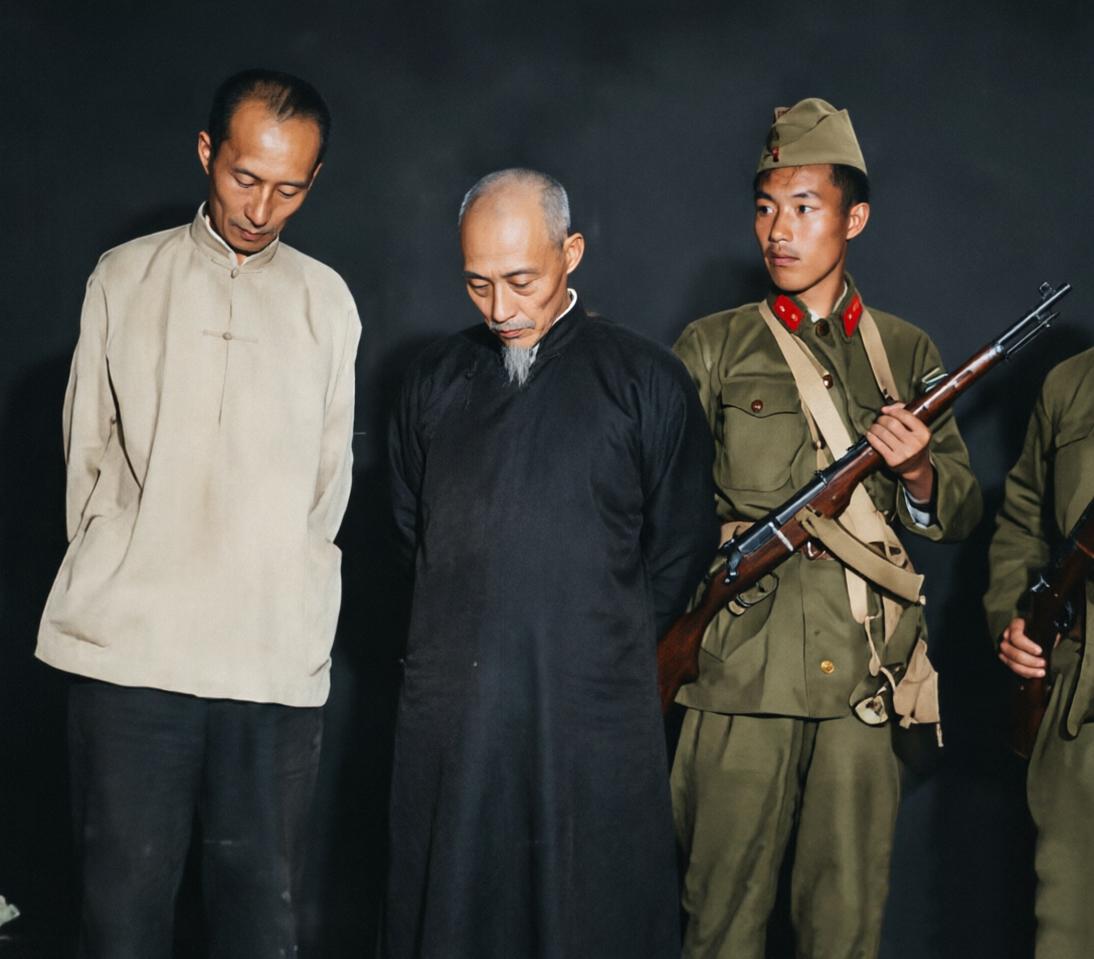 这张照片拍摄于 1957 年深圳罗湖，记录了原国军上将王缵绪企图偷渡中国香港时，