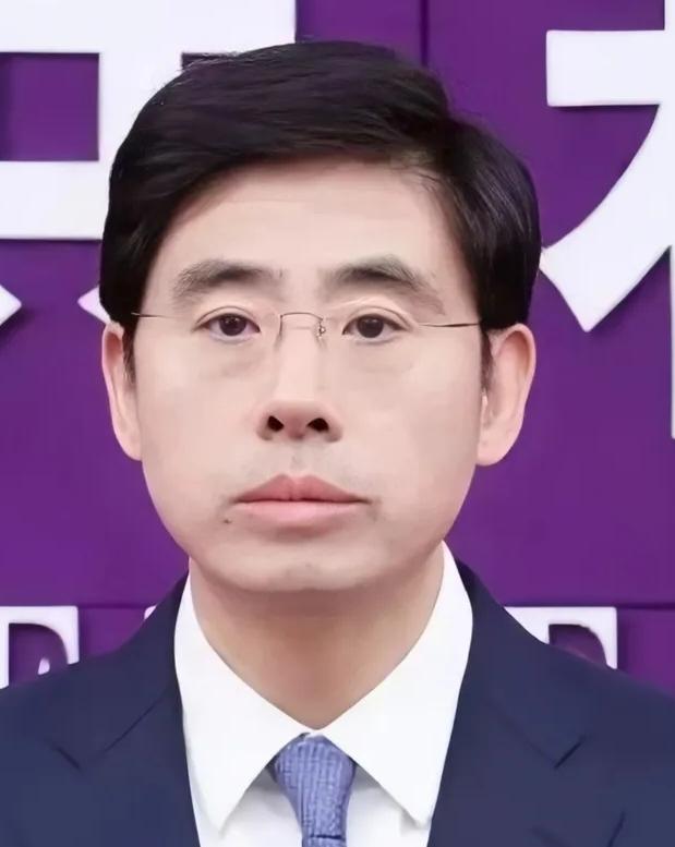 快讯！快讯!
商务部宣布
11月6日，商务部发言人何亚东在例行发布会上宣布：我国