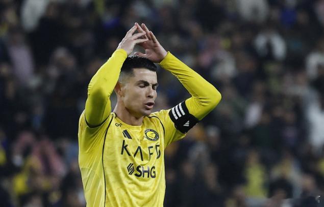 2月4日讯 C罗近日因不满利雅得胜利未获得PIF的引援投入拒绝为球队出战，还有消