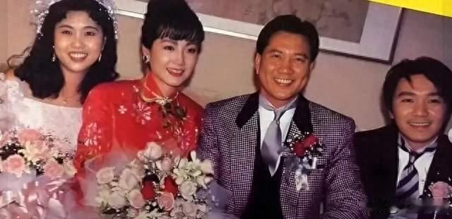1992年，周星驰给万梓良当伴郎的合影，再看只剩一声叹息